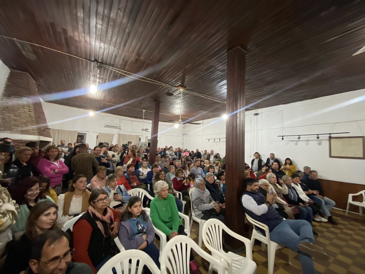 Un nuevo plenario de la <a href="/amo_62florida/">Agrupación Manuel Oribe</a> la de <a href="/PajaroEnciso/">Carlos Enciso Christiansen</a>  pero esta vez en Cardal, como hace muchos años, saliendo y recorriendo el interior de nuestro departamento, preocupados y ocupados por los vecinos. La verdadera descentralización.