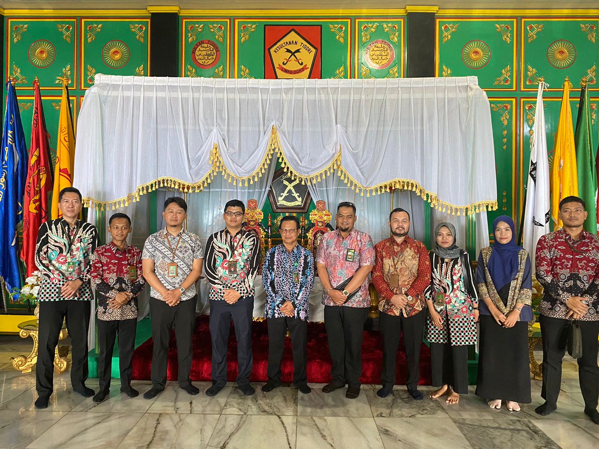 ptmalut's tweet photo. Kamis (5/10/2023) YM. Ketua Pengadilan Tinggi Maluku beserta rombangan melakukan kunjungan dan silaturahmi ke Kesultanan Tidore https://t.co/nXf0jMAt18