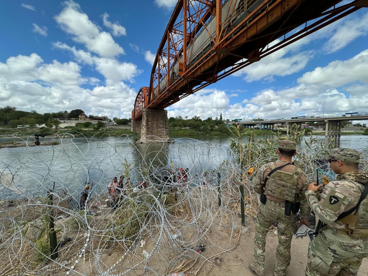 TXMilitary's tweet photo. The Texas National Guard continues to use multiple tools to deter illegal immigrants. The use of several layers of fencing deters would-be crossers. Those who still make their way across the border are turned back by Soldiers who patrol the area. https://t.co/YsdPCSxLvI