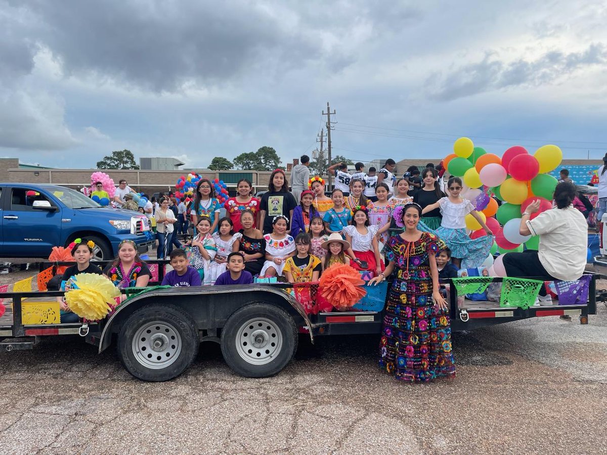 HamblenElem's tweet photo. Hamblen's very own Folklorico Team at the Homecoming Parade! Go Falcons! 
#wearechannelview https://t.co/oQB0G6gtaC
