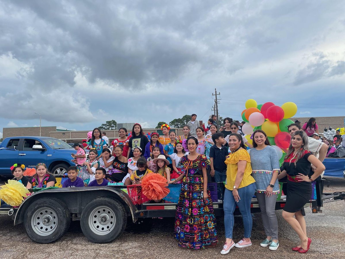 HamblenElem's tweet photo. Hamblen's very own Folklorico Team at the Homecoming Parade! Go Falcons! 
#wearechannelview https://t.co/oQB0G6gtaC