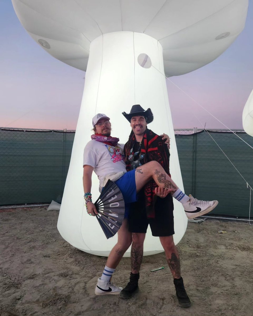 GabeGalileo's tweet photo. Some pictures from das that were too good to not make it out the camera roll https://t.co/Fio9kEQWb9