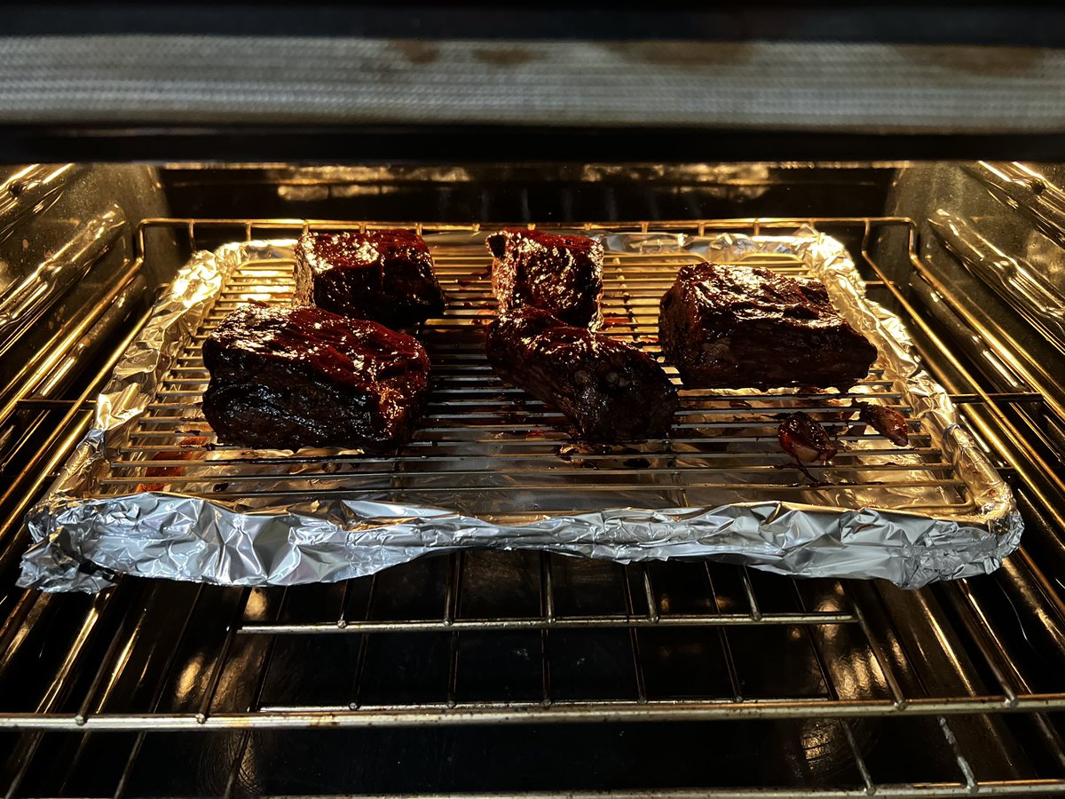 UCFJuggernaut's tweet photo. I Present: 48hr Sous Vide @js2_cattle short rib with a red wine glaze. 131F. #UCFood https://t.co/jVQSnJAIBX