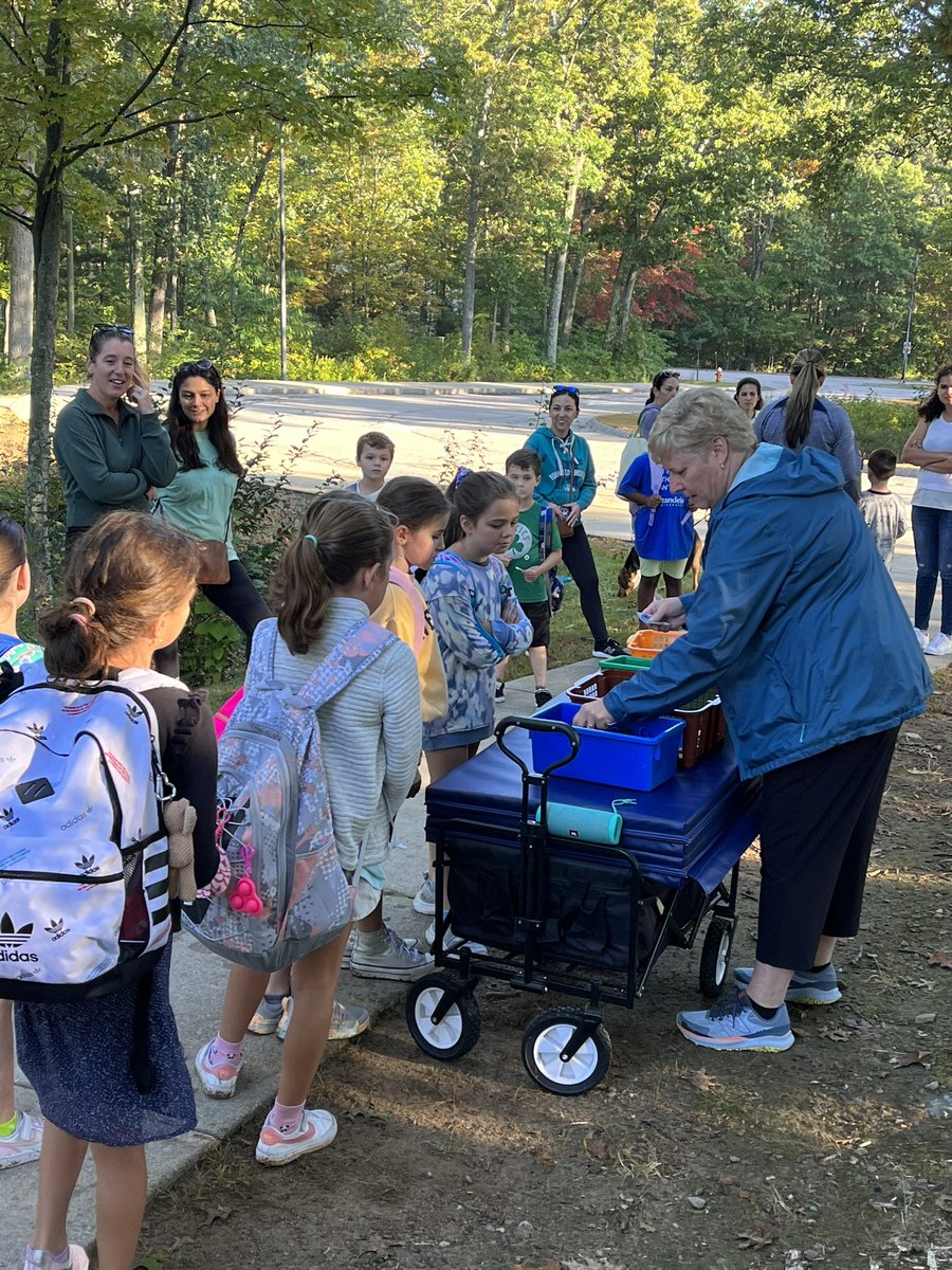MrsCartersPE's tweet photo. Thanks for the great participation for our walk/bike to school day!  Great job Labs👍@JeffersonLabs https://t.co/A1KPQXem9b