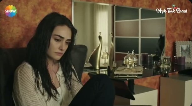 sunpishinee's tweet photo. Até agora eu só vi a Sibel sorrir nos flashbacks, essa pobi infeliz tá sobrevivendo na base do choro e do desespero, em algum momento a vida dela melhora galera??? 
#Ramo https://t.co/wXUXvTovKB