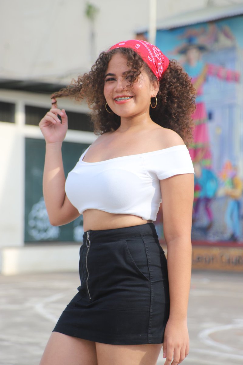 ErickRa1914's tweet photo. CANDIDATA A CHICA DERECHO&amp;APP 2023. 👑 

Alexa Azucena Chacón Vallecillo 
17 años de edad 
2do año de la carrera de Derecho 
Barra color: Negro 🖤 

#Fotografía: Paulur/kSanteliz
#CUUN1914
#RumboAChicaCUUN https://t.co/TBf51xARWj
