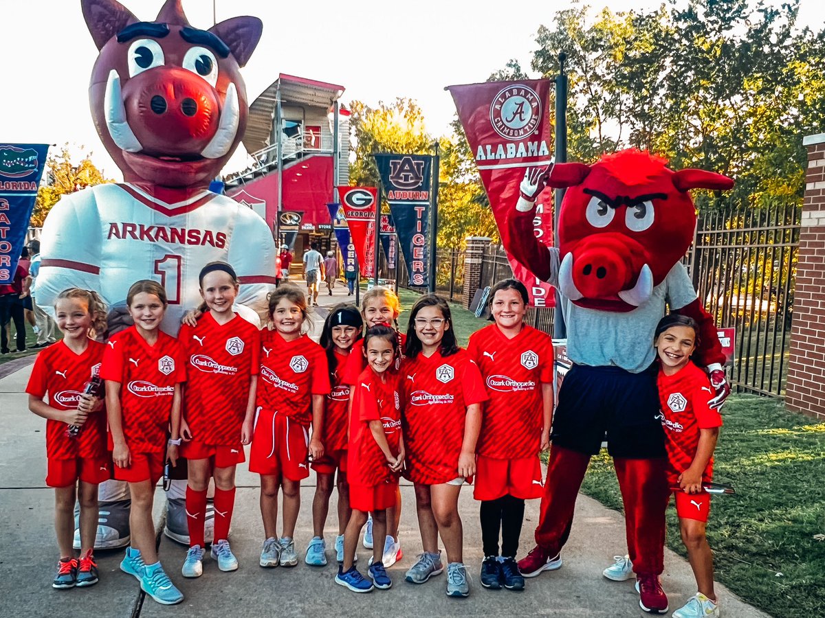 AKTraxson's tweet photo. FC Arkansas showed out at the Razorback Soccer game tonight! My favorite little Anthem Buddies ♥️🐗 https://t.co/djriRVnqo1