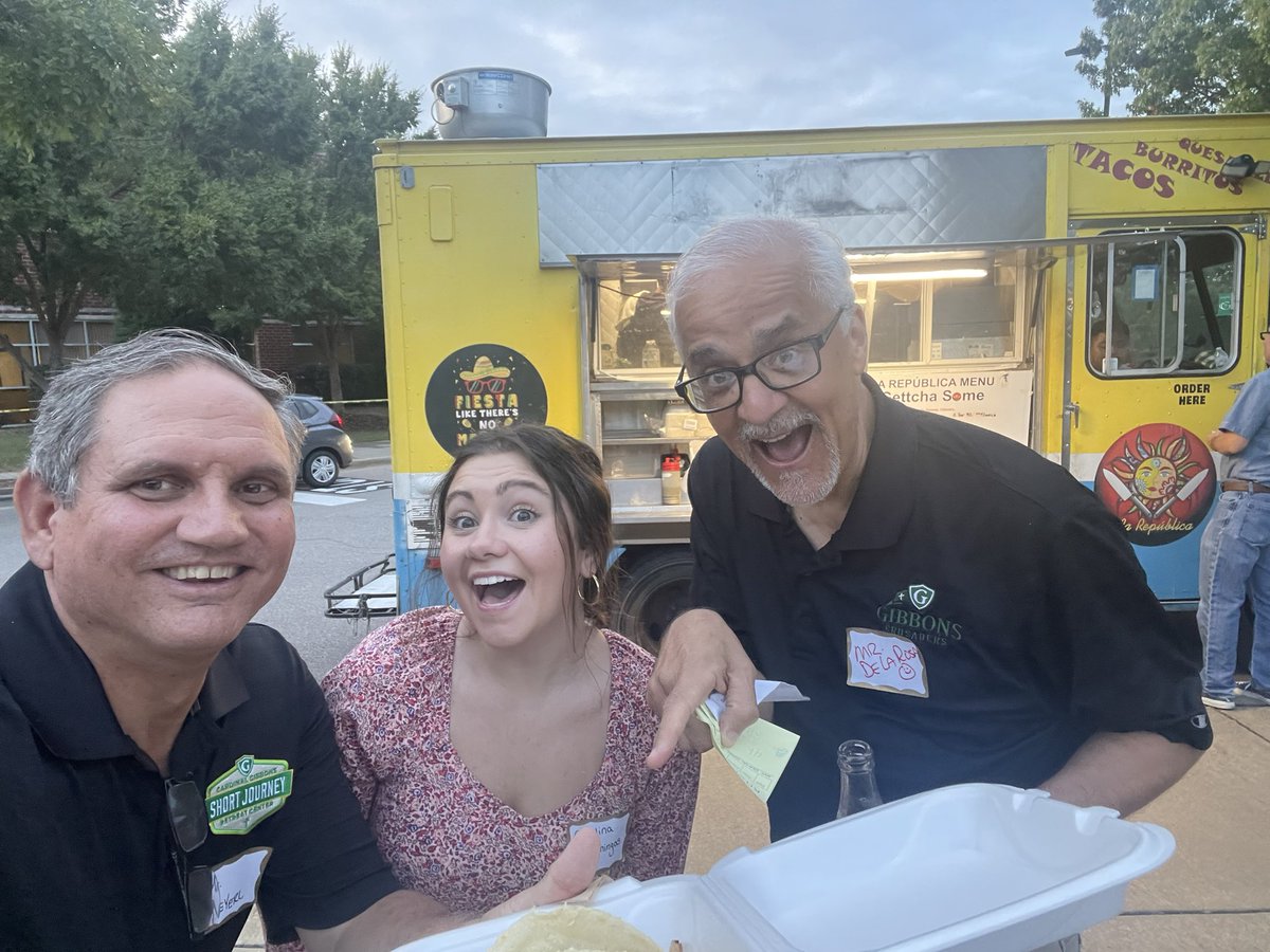Muchas gracias to <a href="/cghsnc/">Cardinal Gibbons High School</a> HOLA for a fantastic fiesta en la piazza pot tu estudiantes y su familias #GibbonsGrateful