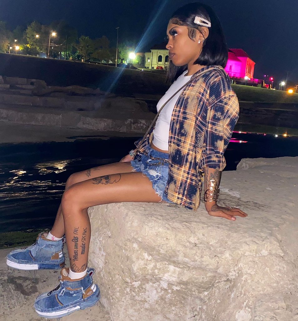 Vonna2Kold's tweet photo. nothing, just wanted to show off these kool shoes I made @UGG . https://t.co/MNGTwJat3o