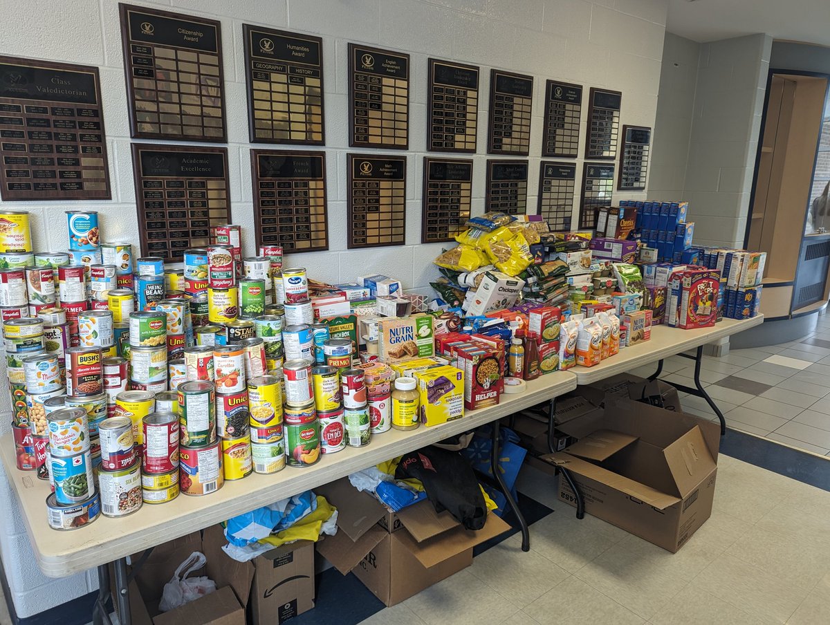 We are very thankful to the @OLOF community for your food donations to St. Vincent de Paul!!