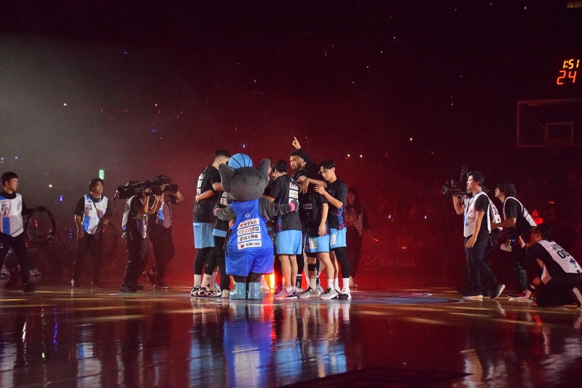 CableOne1979's tweet photo. B.LEAGUE開幕🏀
今季B1の舞台に初めて挑む佐賀バルーナーズは昨季の王者 琉球ゴールデンキングスと対戦🐾
5日に行われた第1節GAME1 ⛹🏾‍♂️⛹🏻中盤まで粘りをみせ僅差になる場面もありましたが徐々に点差が開き最終的には63-80 で悔しい敗戦😭 👀✨明日7日に行われるGAME2でB1初勝利が期待されます🔥 https://t.co/QDP68ZEZRx