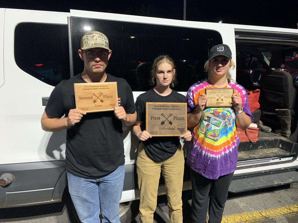 M.C. Ricker 🐲 tweet media