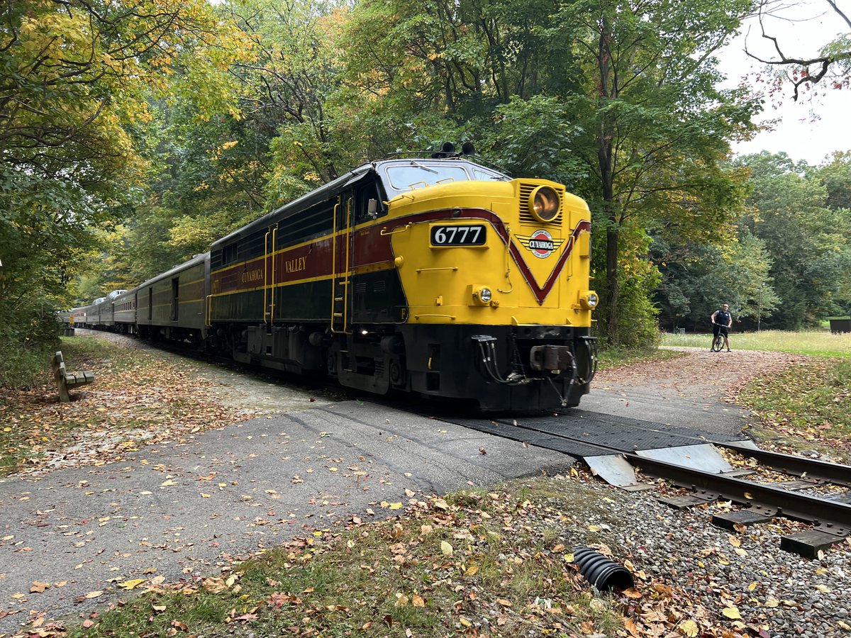 Allentown1711's tweet photo. Squeezed a ride in today ….. and very thankful for that. 🚴🏻‍♀️🚴🏻‍♀️🚴🏻‍♀️ 🧡🍁🍂💫🚂 #BikeLife #OctoberMiles #LoveMyRide #Fall https://t.co/vtWlK1zktm