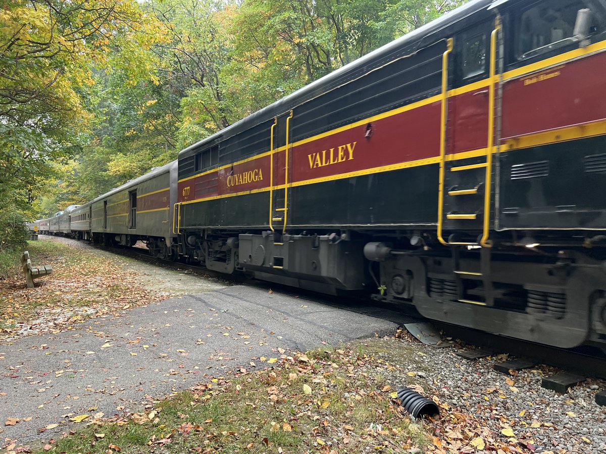 Allentown1711's tweet photo. Squeezed a ride in today ….. and very thankful for that. 🚴🏻‍♀️🚴🏻‍♀️🚴🏻‍♀️ 🧡🍁🍂💫🚂 #BikeLife #OctoberMiles #LoveMyRide #Fall https://t.co/vtWlK1zktm