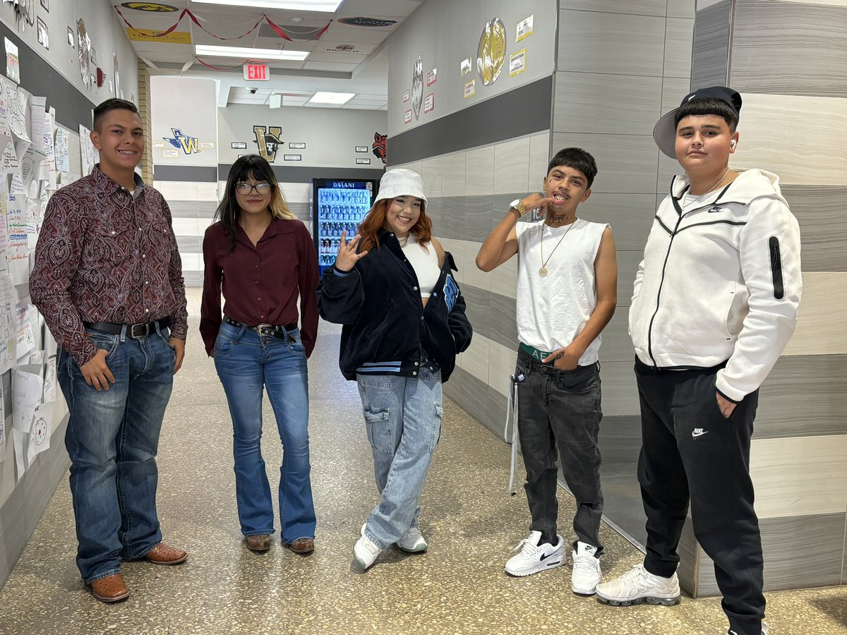 BronchoNews's tweet photo. Hallway pics for today’s #OHSRivalryWeek Hip Hop vs Country

#GoBronchos https://t.co/3qkTvmM09L
