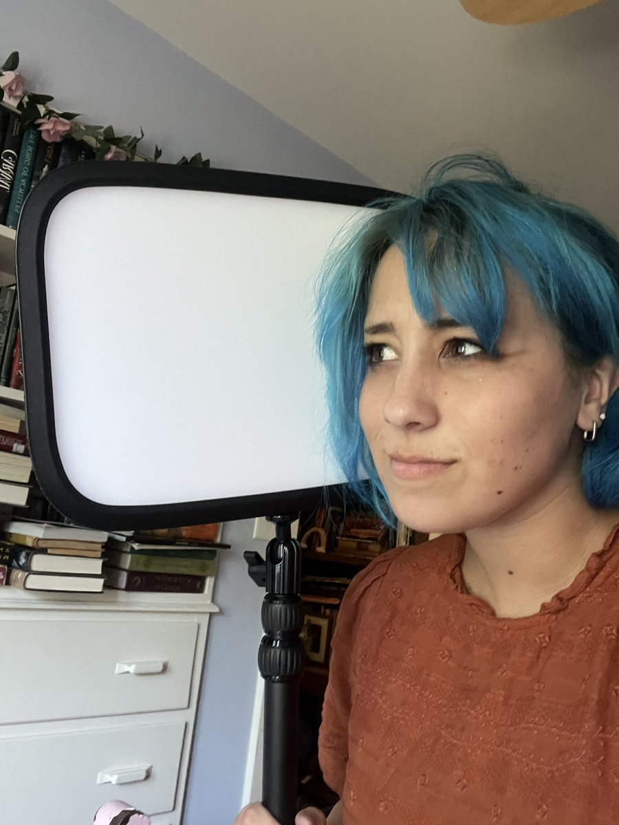 faetrouble's tweet photo. I GOT THE KEY LIGHT!! I DIDNT REALIZE HOW BIG IT IS, I could seriously use this as a weapon 

It’s upgrade is amazing and will very much change my streams for the better. I was using a very broken ring light that would only sometimes work 🥲 https://t.co/loG8HTUBb0