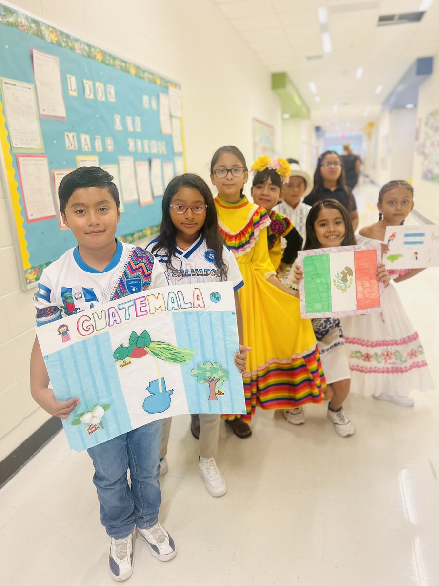 Cristin47444819's tweet photo. Hispanic Heritage Month Celebration!

#ourjourneyroars #truetttigers #maestradetercero #thirdgradechronicles 

@GWTruett https://t.co/AArGDTnLhe