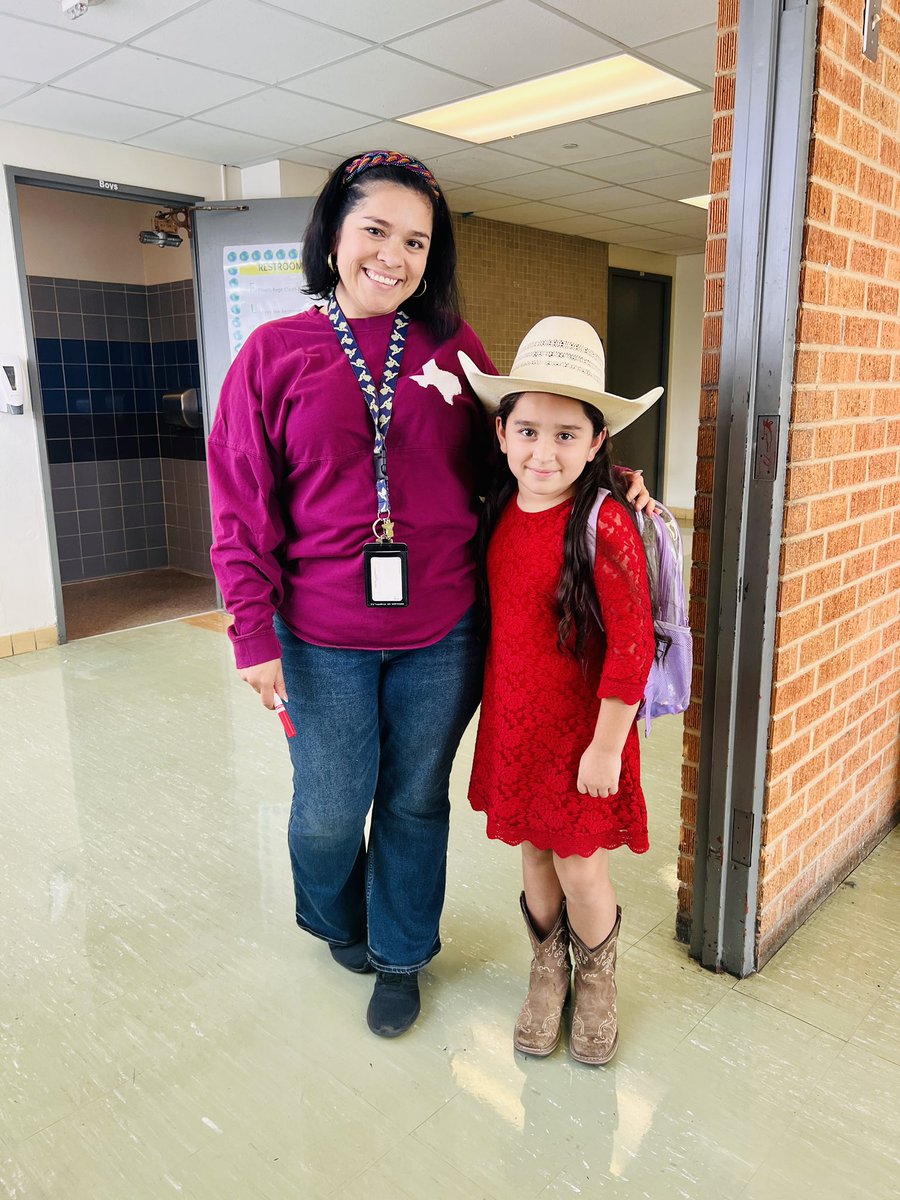 Cristin47444819's tweet photo. Hispanic Heritage Month Celebration!

#ourjourneyroars #truetttigers #maestradetercero #thirdgradechronicles 

@GWTruett https://t.co/AArGDTnLhe