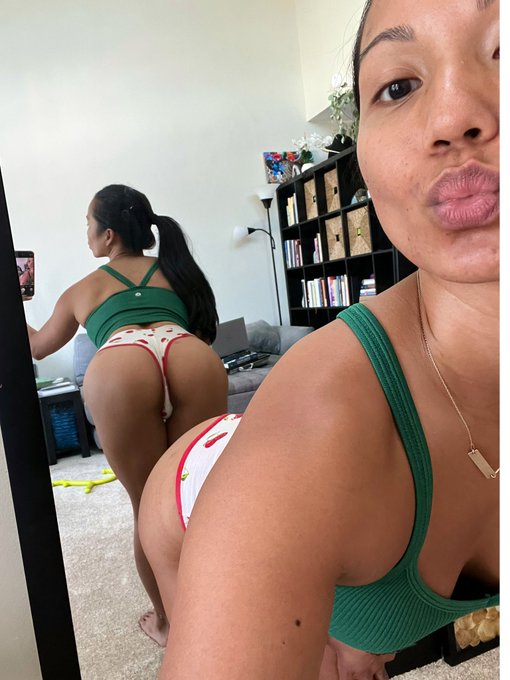 Looking behind only to see how far I&rsquo;ve grown&hellip;or something like that 👀🍑 https://t.co/AkYoRnJW5f<a href="/tag/tropicalroseswimwear"class="tags"><span>#tropicalroseswimwear</span></a>