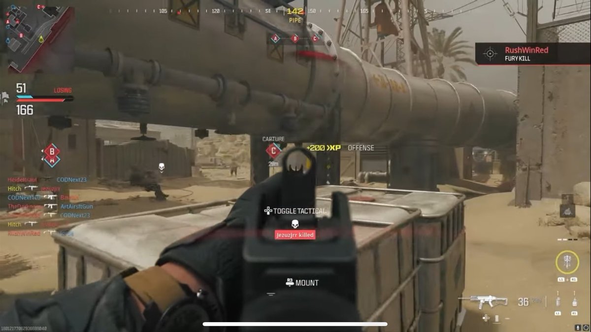 Its_NinjaGeek's tweet photo. Haven’t tweeted in a WHILE. But I just HAD to write this. 1st pic is MW2 from last year. 2nd pic is MW3 releasing this year. Idk about you but to me these games look IDENTICAL to each other. https://t.co/kcpCofQJ7I