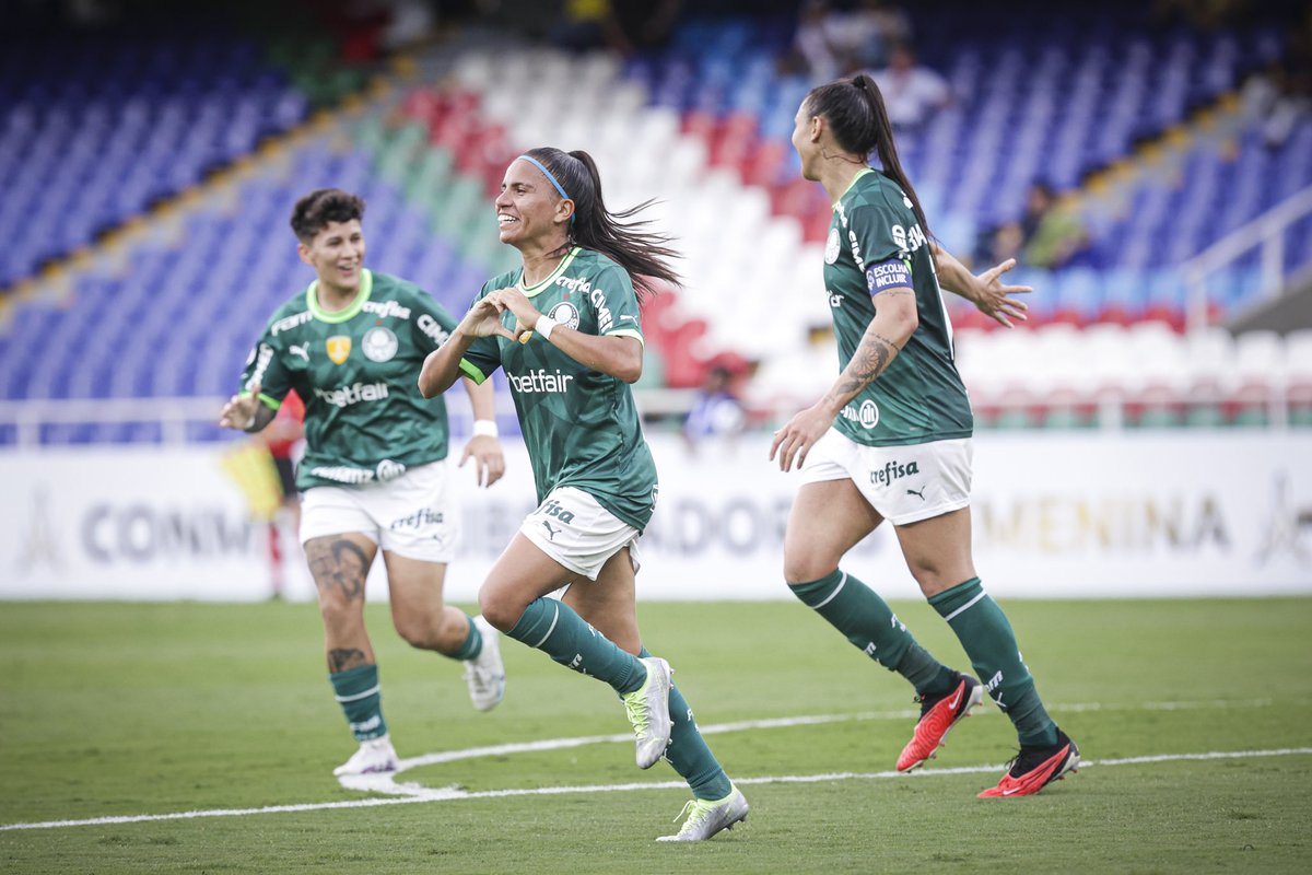 Palmeiras_FEM's tweet photo. Bem demais, minha lateral 😎🫶

📷 Staff Imagens Woman/CONMEBOL 

#AvantiPalestrinas #PALxBSC https://t.co/sF8vatdYVu