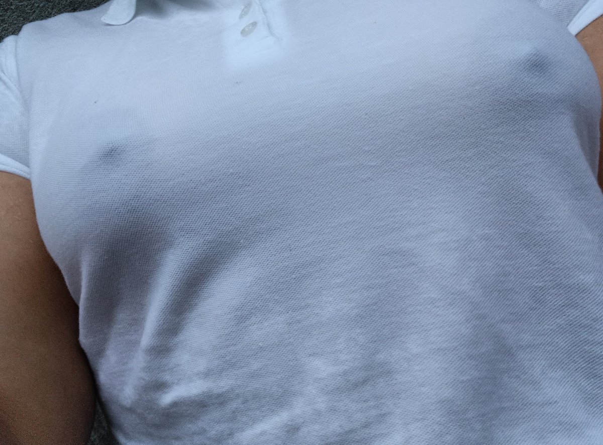 Pues no que le lluvia empezaba hasta el fin? Yo me vine a trabajar sin bra con playera blanca y para acabarla sin carro asi que a esperar el camion asi 🤣🤡 ya que