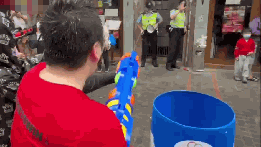 tripperhead's tweet photo. 🇭🇰🧑‍⚖️

Two cases of interest in court today:

1. Four persons charged with assaulting police officers by shooting water guns during Songkran. $20k bail.

2. Off-duty police officer charged with three counts of 
indecently assaulting a 15-year-old girl. $3,000 bail. https://t.co/cCbOYog4v7