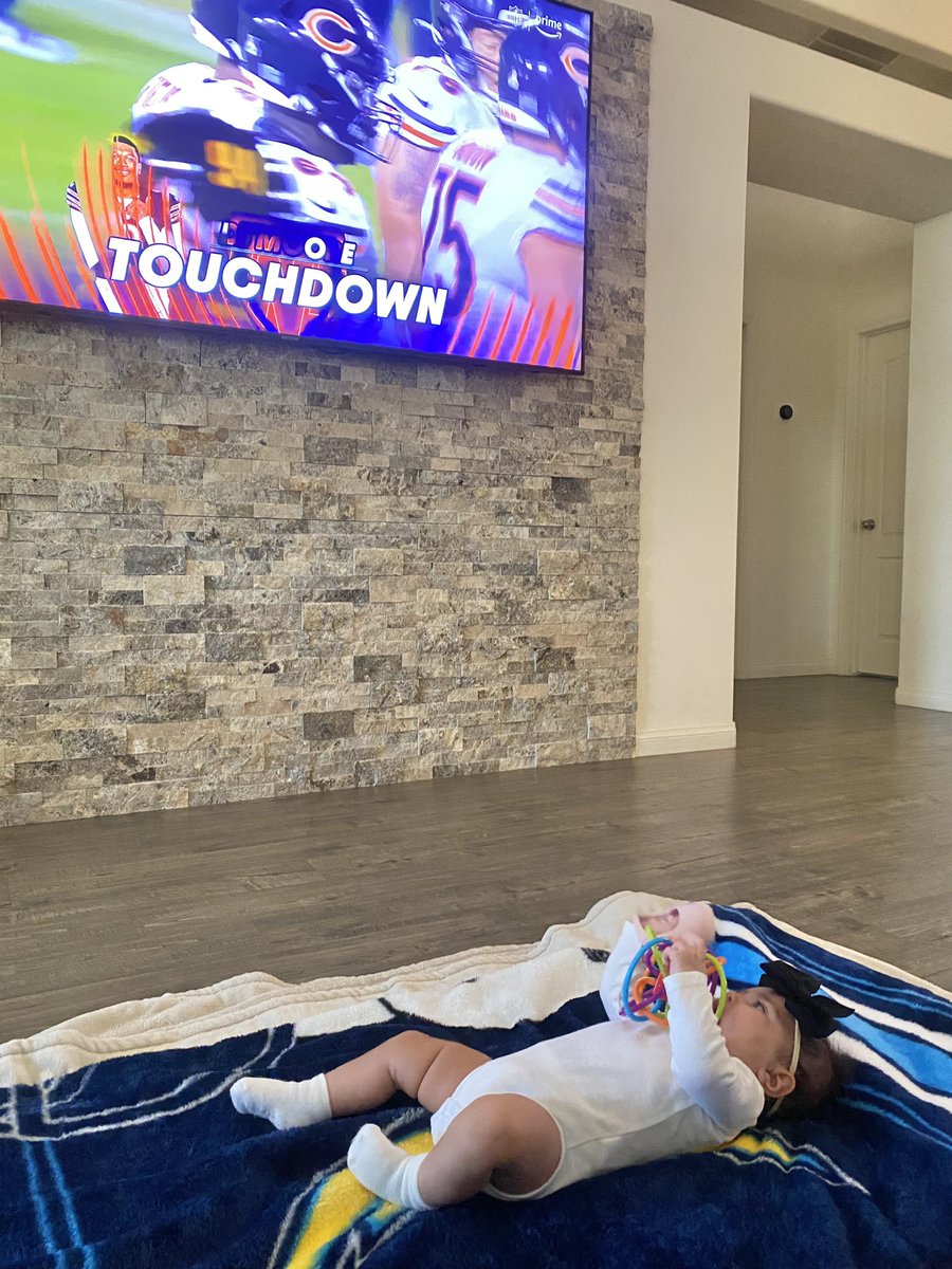 vloh26's tweet photo. Valerie enjoying todays game 🏉 https://t.co/1r9dbQC9go