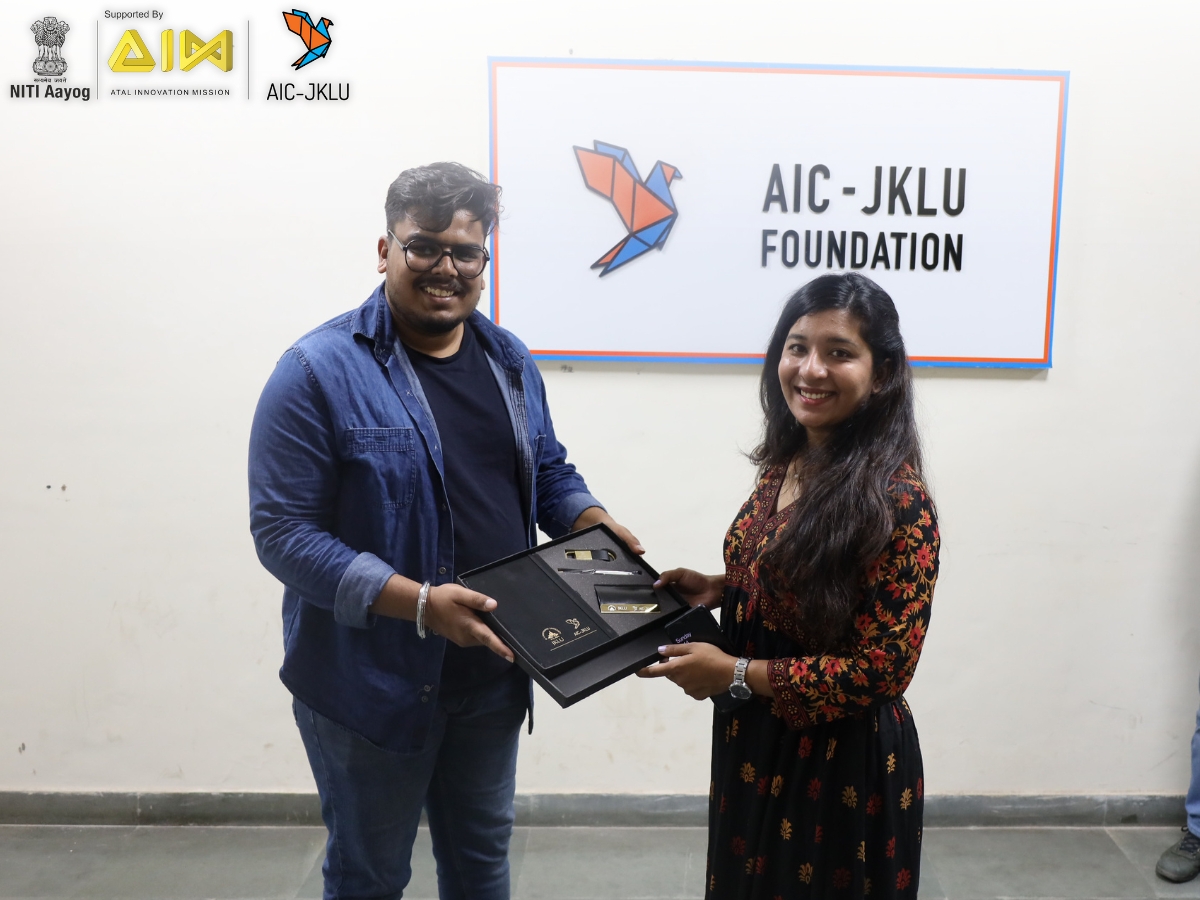 We welcomed Shivani Khandelwal, Co-founder of Beautiful Jaipur, to our AIC-JKLU campus on October 1st. Her journey of celebrating Jaipur's beauty and culture aligns perfectly with our mission of fostering student innovation. 

#AICJKLU #Studentinnovation