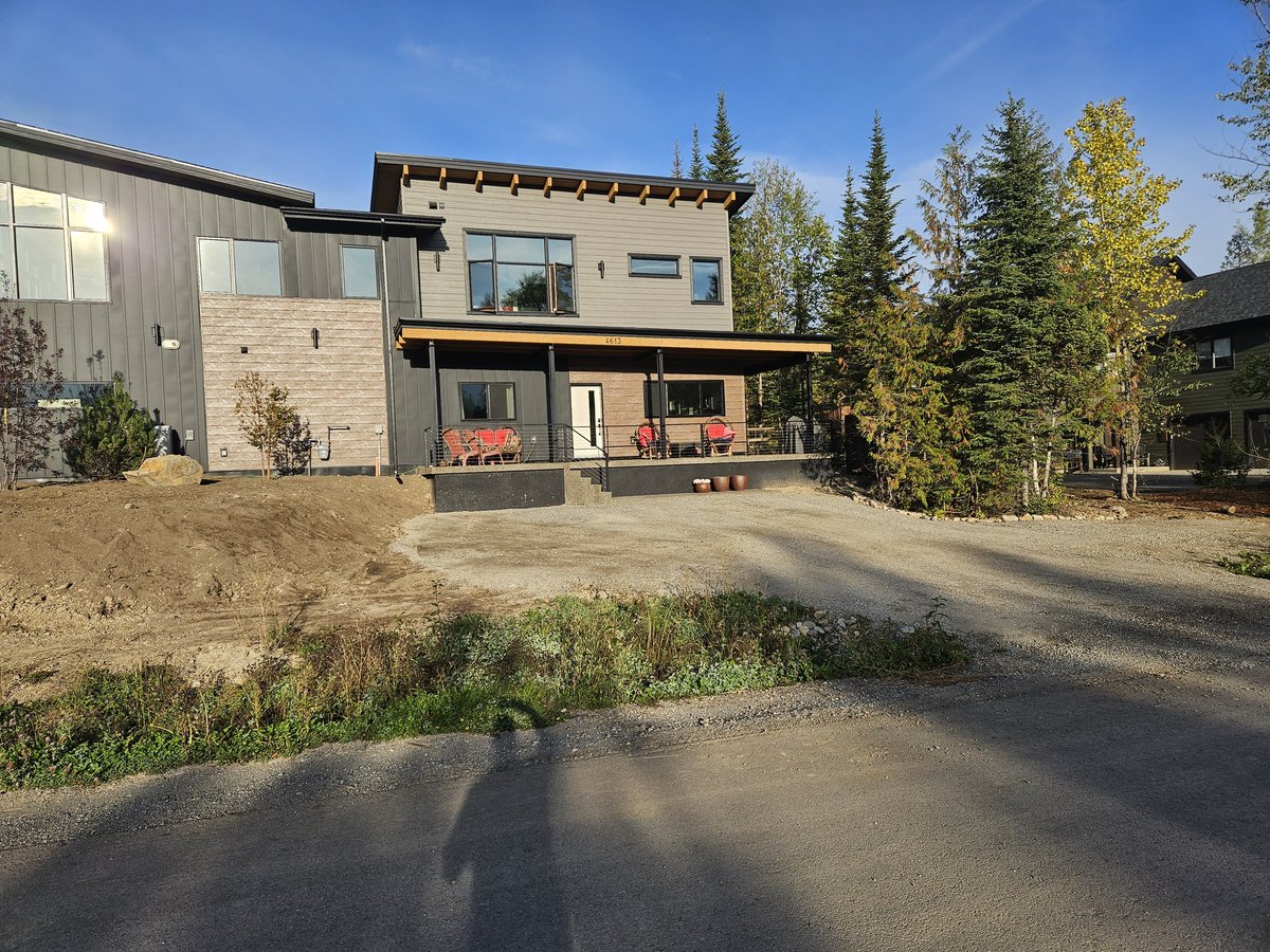 We're now a #Superhost on Airbnb! pic.x.com/qdutqE4mIW We're taking winter bookings at Fernie Alpine Resort. DM or check out link.