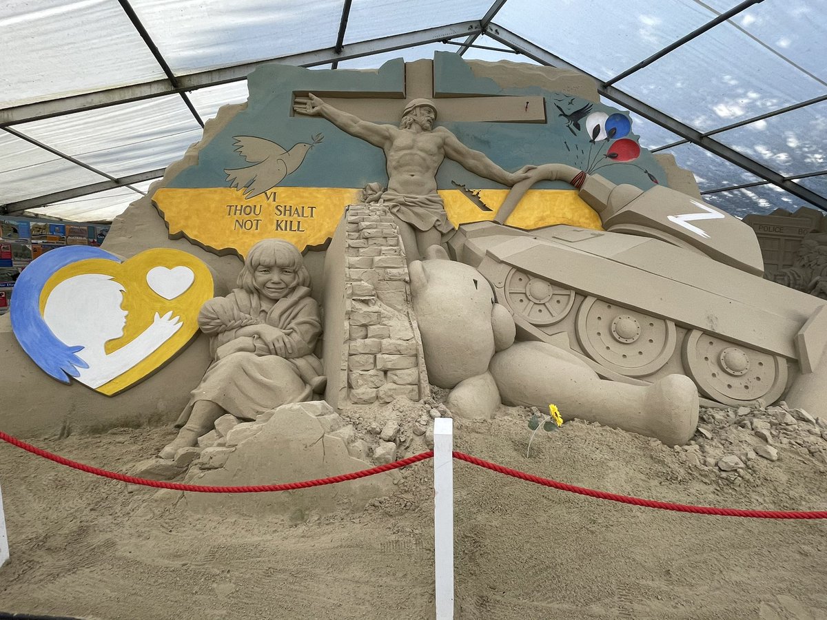 GeographyT77908's tweet photo. Day 2 - The Travel students visited Sand World to see some amazing #sandsculptures before heading to the sandpit to try for ourselves. We also got to make our own souvenir @Trinity6thBelvd @TrinitySchBelvd https://t.co/5F7dsPQDDL