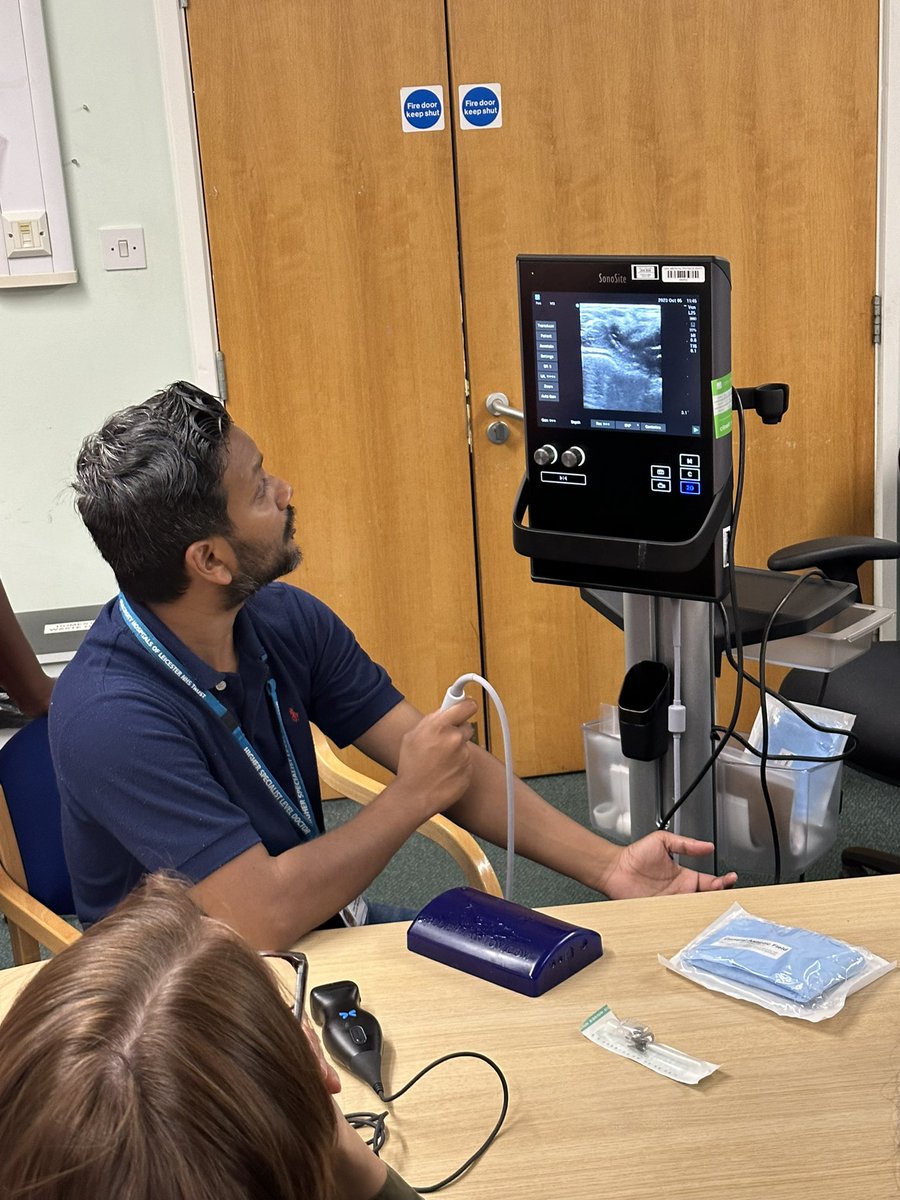 uhl_OOHRT's tweet photo. Dr Rahman very kindly attended one of our monthly team meetings to give us some ultrasound guided cannulation training. Thank you @raiyan_latif for helping us to develop our clinical skills! https://t.co/pO2DNlCYz9