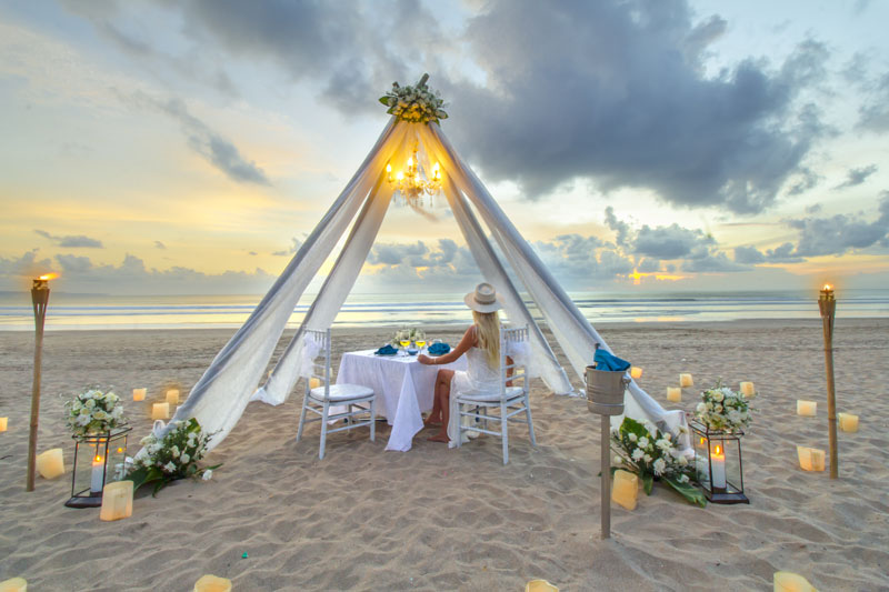 Whether you're #celebrating a special #occasion or simply want to surprise your loved one, the private dining options at Lily Beach offer an unforgettable experience.

maldives-times.com

#beachdinner #privatebeachdinnerinmaldives #lilybeach #lilybeachresort