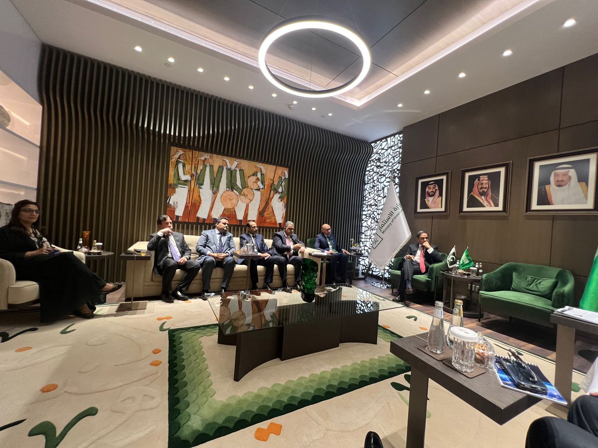 PASHAORG's tweet image. The Pakistan delegation had a significant meeting with the honorable Minister of Investments, Mr. Khalid A. Alfalih, accompanied by the Minister of #IT and Telecom Pakistan, Mr. Umar Saif, and Ambassador of Pakistan to Saudi Arabia, HE Ahmad Farooq.

During this meeting, crucial…
