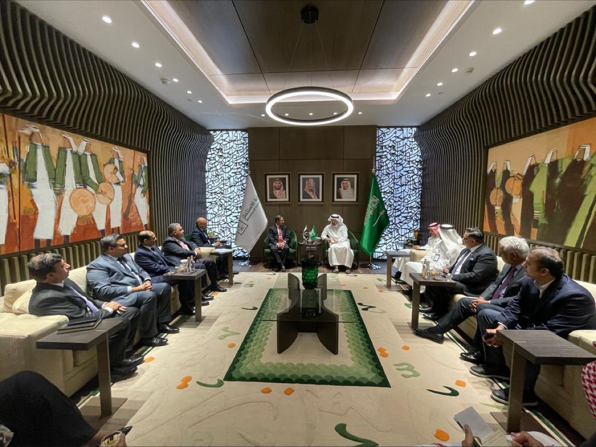 PASHAORG's tweet image. The Pakistan delegation had a significant meeting with the honorable Minister of Investments, Mr. Khalid A. Alfalih, accompanied by the Minister of #IT and Telecom Pakistan, Mr. Umar Saif, and Ambassador of Pakistan to Saudi Arabia, HE Ahmad Farooq.

During this meeting, crucial…