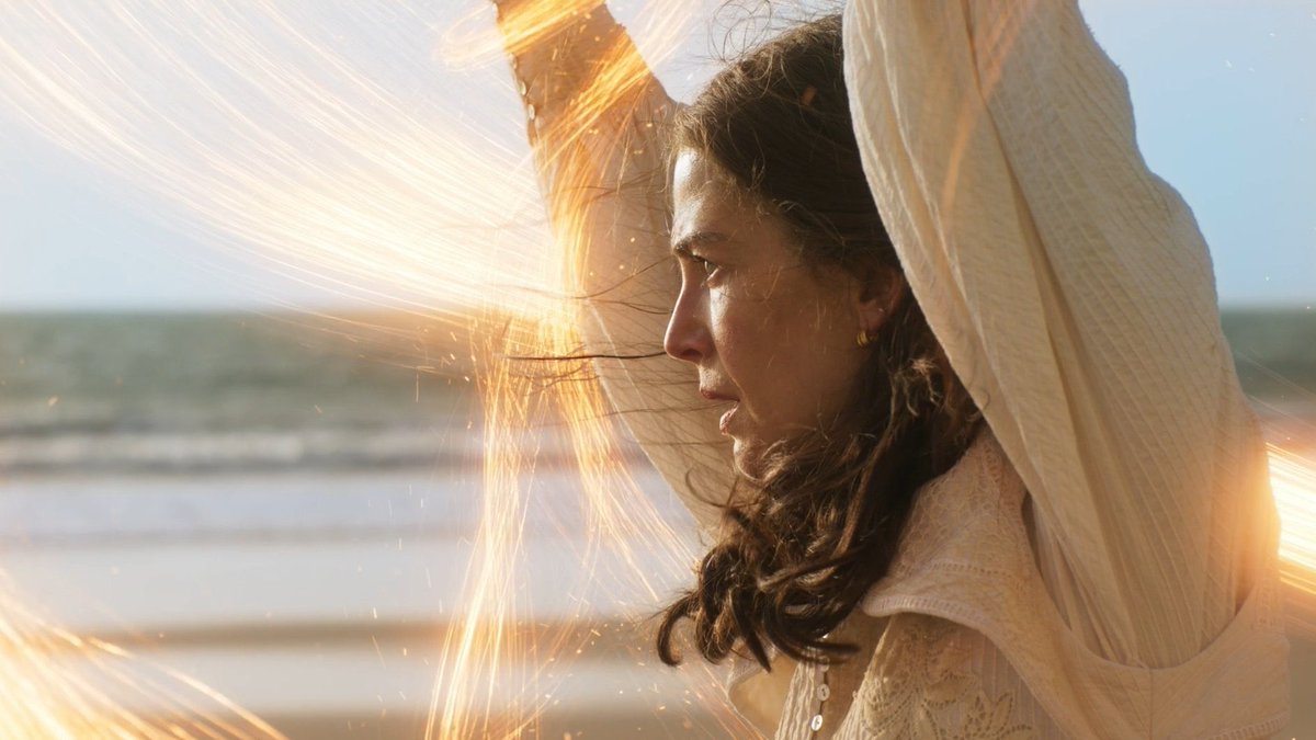 ollyw1ll's tweet image. What I also love about the #WheelOfTime? Look how bright it is... It's so rare these days to find a show which doesn't bleed the colour dry from every single frame of each shot in the series' episodes. There's a richness to the visuals &amp;amp; the palette &amp;amp; it's so great to look at.