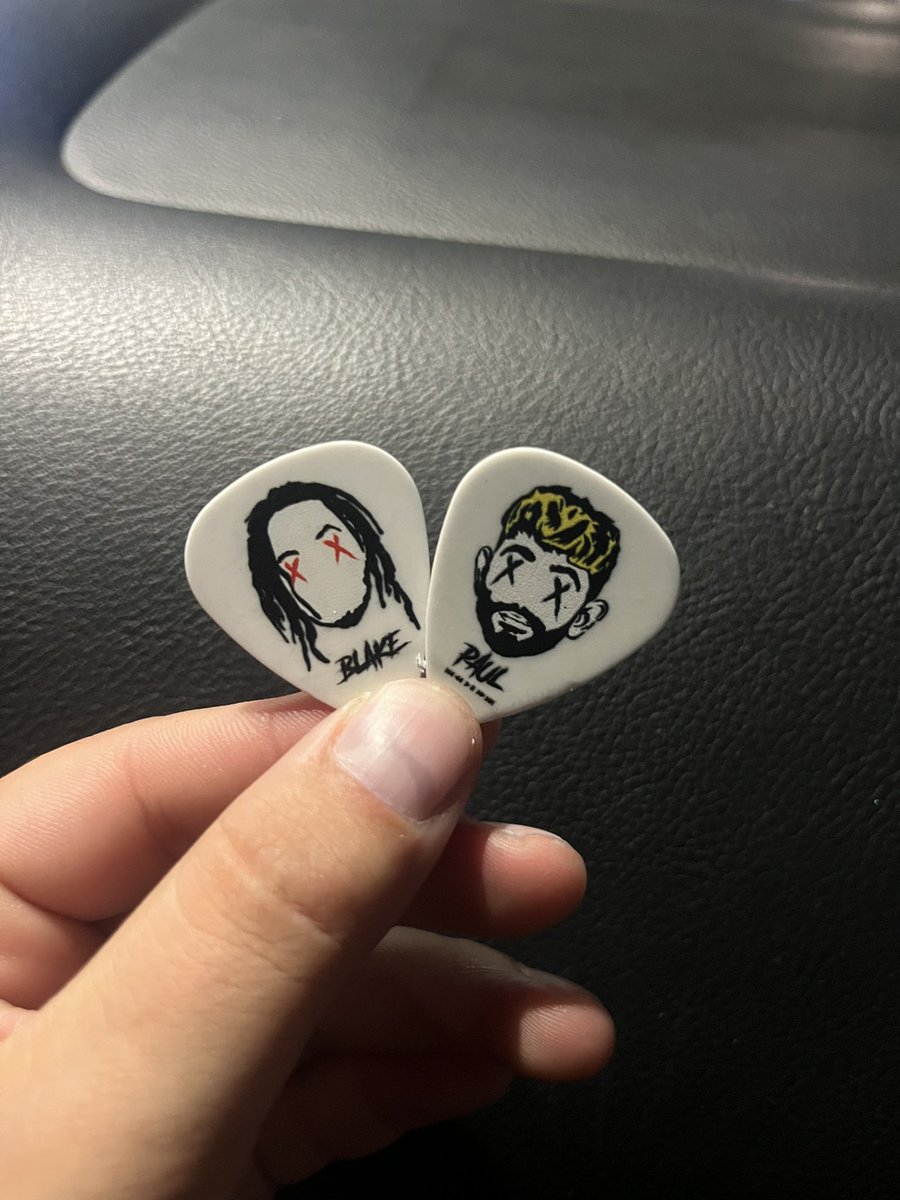 thank you @blakesaulmusic and @suckmeofficial for the picks tonight, BEST CONCERT EVER. see you tomorrow in san diego !!