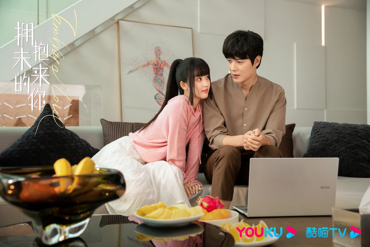 #EmbraceLove short drama starring #ZhangChao and #ZongYuanyuan follows a  superstar from the future and the only person who can save her is a scientist from the present - currently airing!
chinesedrama.info/2023/10/embrac…

#拥抱未来的你