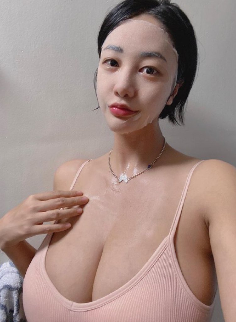 自慰到潮吹 真激动哈哈 还好全程录了视频 想要的点赞 继续随机送 #大屁股 #高潮 肥臀