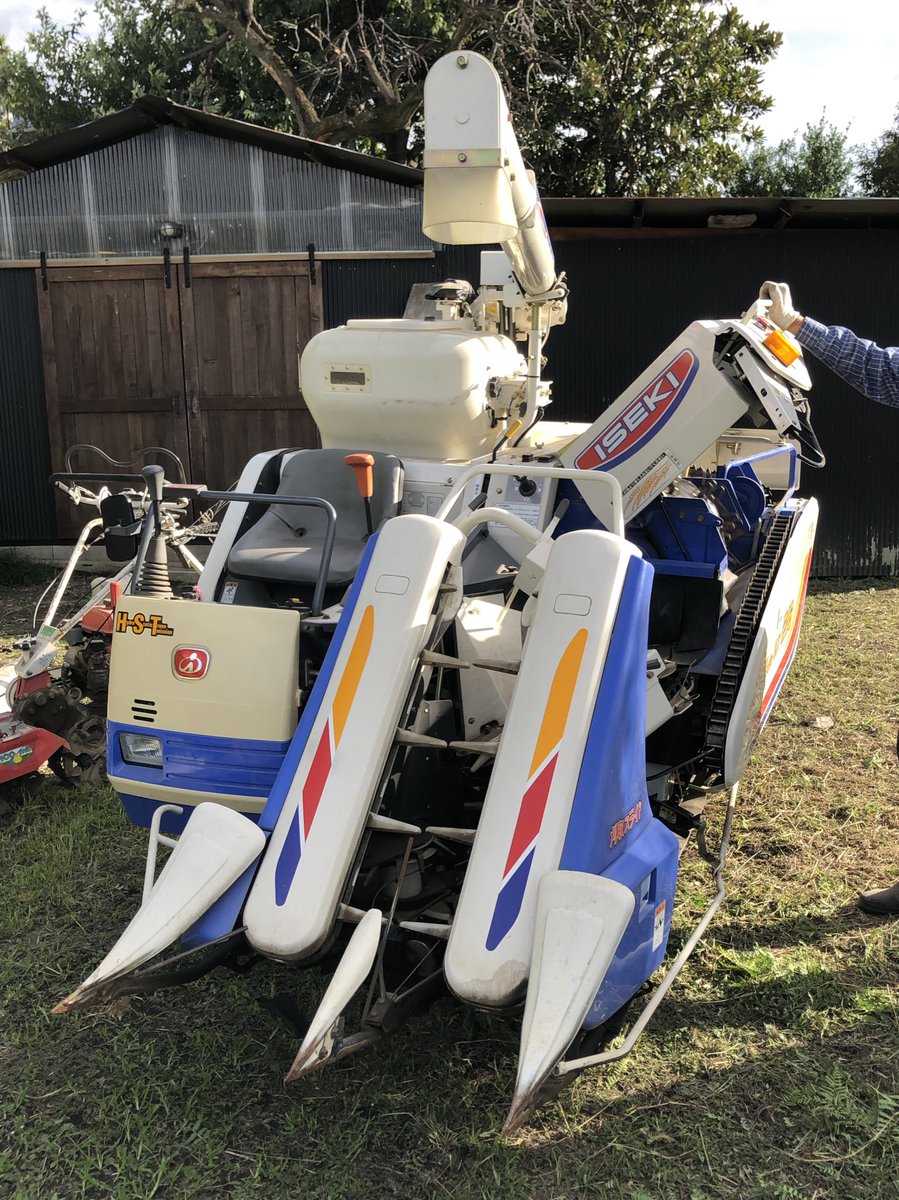 eeeeebo's tweet photo. コンバインと乾燥機と選別機を買い替えたのでマニュアル見て勉強しながら掃除・点検
来週の稲刈りに向けて畦刈り
今年は暑かったからか、マムシに遭遇する事が多かった https://t.co/PbcXaXlGpa
