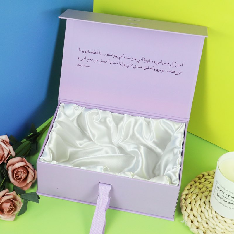 dgcrownwin's tweet image. Very beautiful gift box with satin inserts!!!#giftbox #paperbox #boxfactory