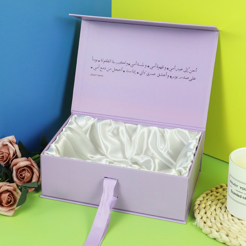 dgcrownwin's tweet image. Very beautiful gift box with satin inserts!!!#giftbox #paperbox #boxfactory