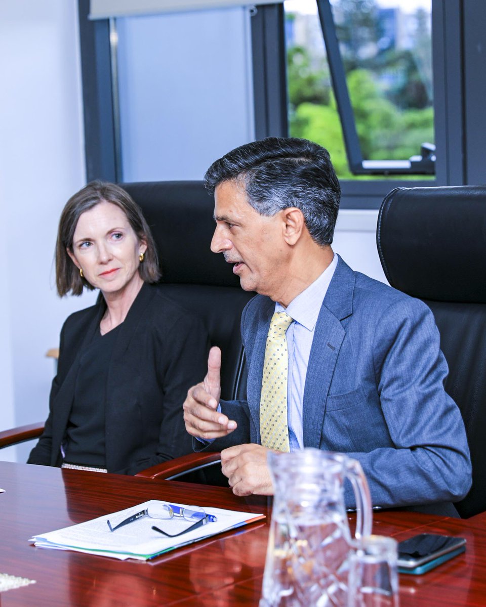 Hon. Minister @Dr_JimmyGasore received Ms. Julianna Lindsey, the #UNICEF Country Representative in #Rwanda to strategically deepen partnership in accelerating Water supply, Sanitation & hygiene sector #WASH @wasac_rwanda