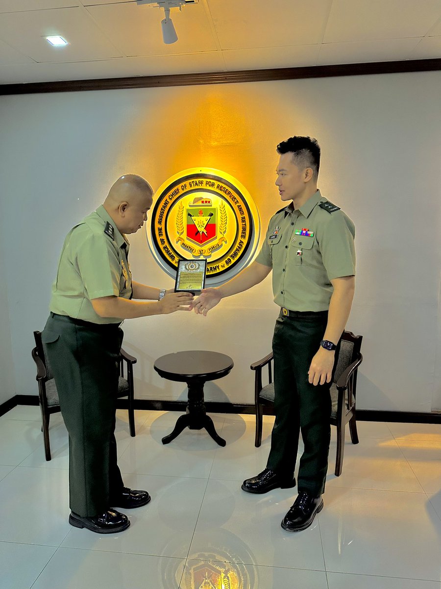 ronnieliang's tweet photo. Thank you, my Philippine Army Reservists (G9) Family for this recognition 🫡🇵🇭🫰🏼
To God be the glory. https://t.co/uxTppF2VEw