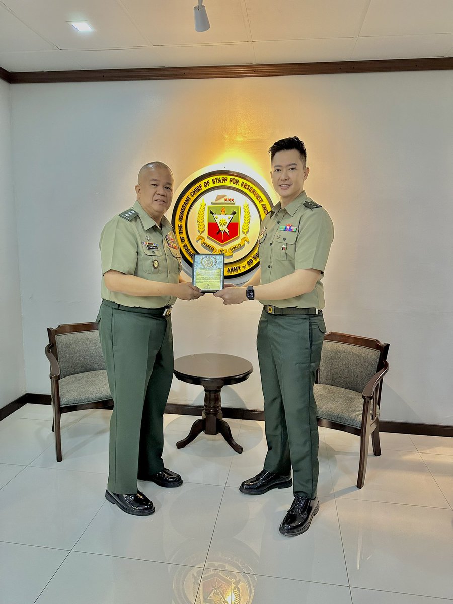 ronnieliang's tweet photo. Thank you, my Philippine Army Reservists (G9) Family for this recognition 🫡🇵🇭🫰🏼
To God be the glory. https://t.co/uxTppF2VEw