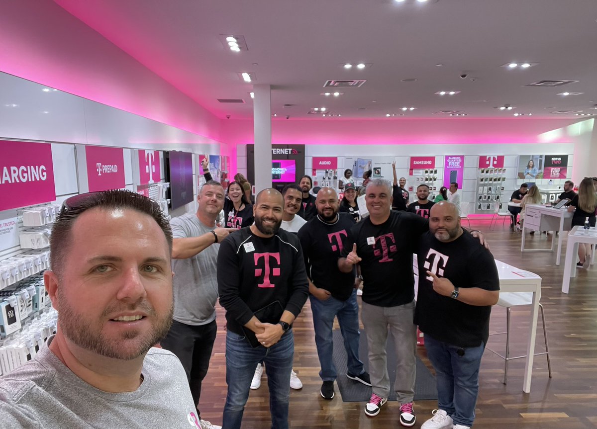 The “Tier 2” Millenia Maulers loved having you at our store today @JacksonTingley & @EddiePryor7! You got the team fired up to crush Q4! I told them if they finish at 30% Magenta Complete in OCT we would have a beef on weck day! Thanks for stopping by! #FloridaNorthUnited #OC