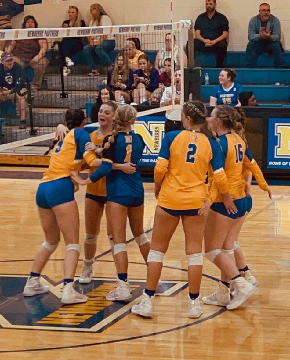 NHSPantherVB's tweet photo. Big win tonight for our Lady Panthers!! Congrats to JV and Varsity for their win over Bell tonight!!

🌟 Hailey Tharp - 17 Kills
🌟 Hanna Templeton - 34 Assists 
🌟 Cayla Phillips - 7 point service run &amp; 3 aces 

Next game is Tuesday at Williston JV @ 6:00 Varsity @ 7:00!! https://t.co/EtICUatgse