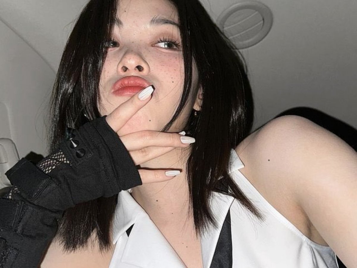 ⠀
⠀
⠀⠀¿serían mis amigos?
⠀
⠀nombre⠀:⠀⠀theodora. 
⠀sexualidad⠀:⠀bisexual.
⠀altura⠀:⠀1.70.
⠀signo⠀:⠀géminis.
⠀MBTI⠀:⠀ENFJ-T.
⠀edad⠀:⠀23.
⠀color⠀:⠀azul - blanco.
⠀animal fav⠀:⠀pez.
⠀¿día o noche?⠀:⠀noche.
⠀¿frío o calor?⠀:⠀frío.
⠀
 ⠀