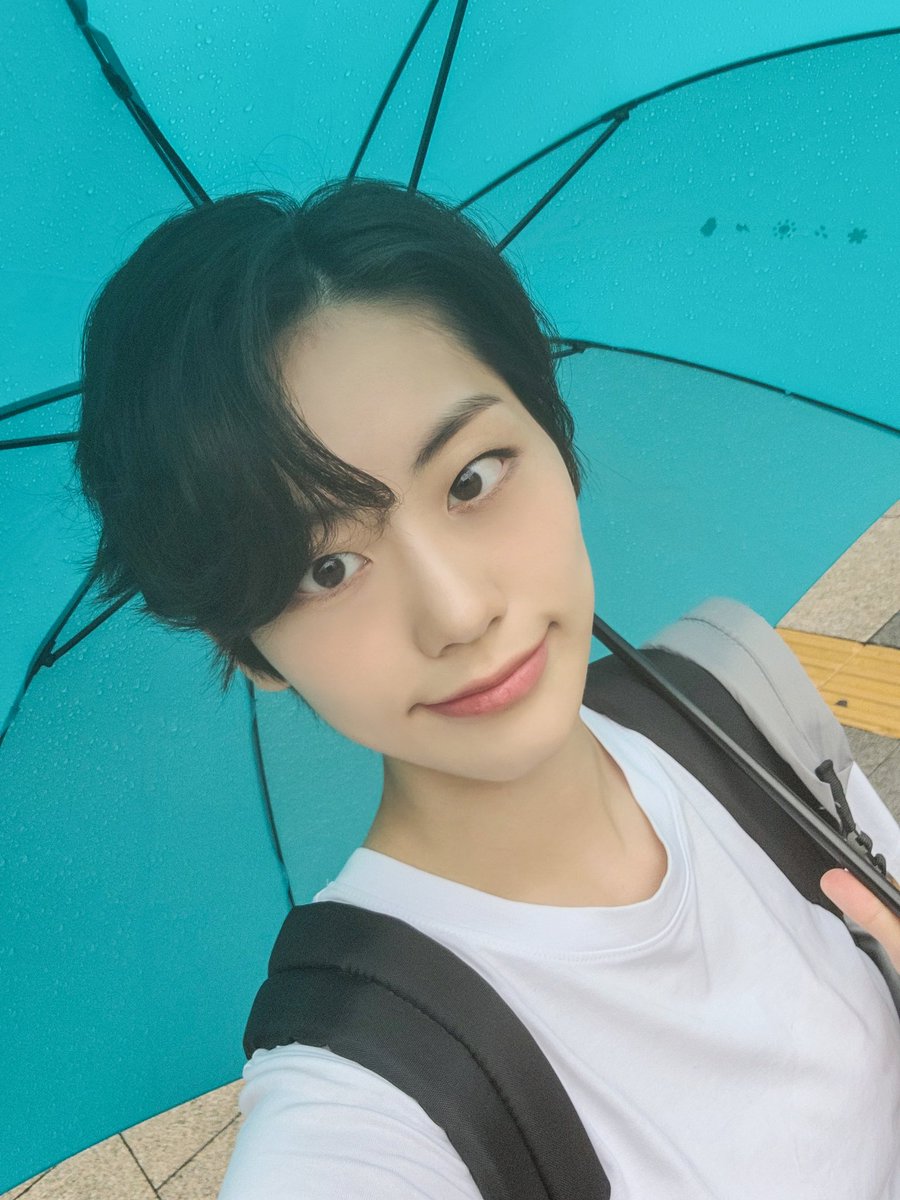 Niwoow_heart's tweet photo. 수경아 오늘 하루 좋은 일만 가득하길🌈
#해피루아데이 #HAPPYLUADAY https://t.co/K9pYIG1pLI