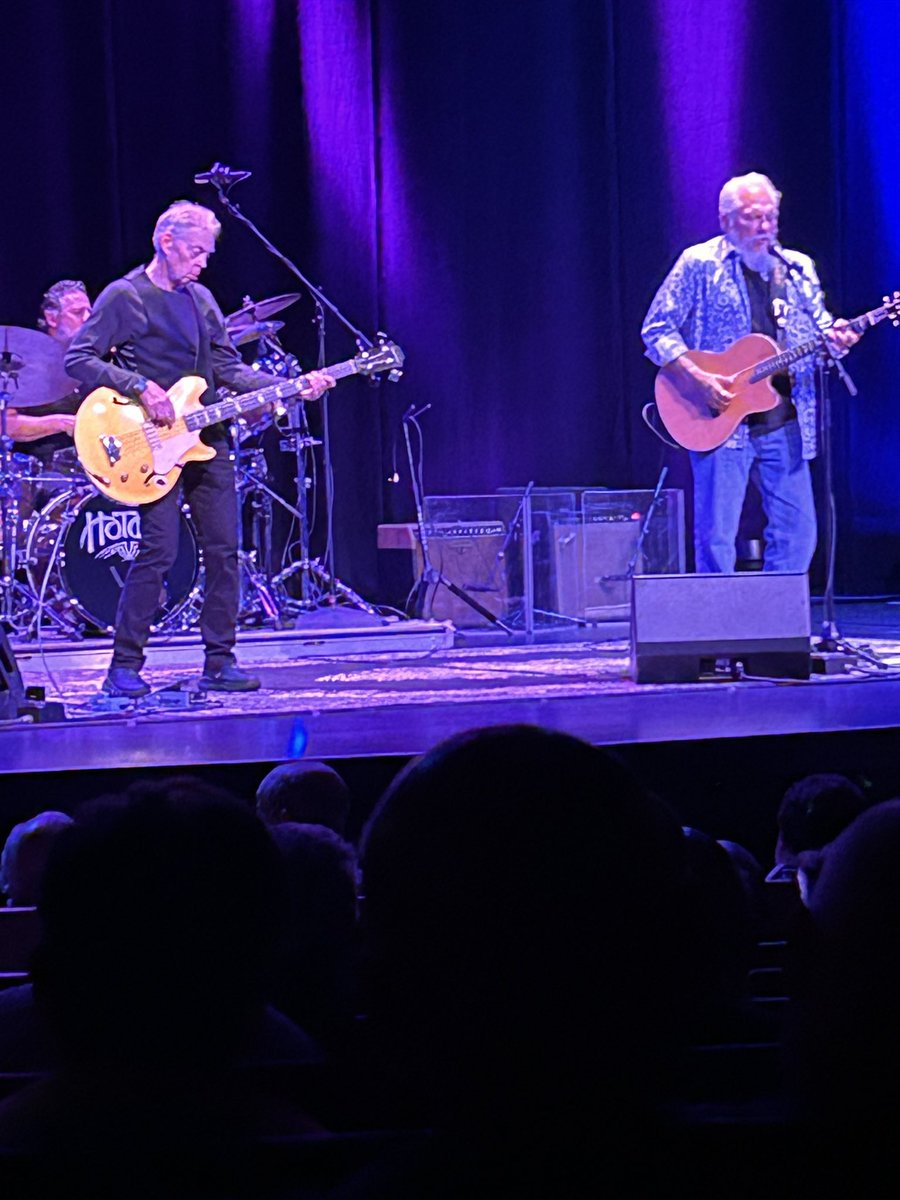 Every one of the combined 120 years of folky blues rock guitar slinging by @hottunaband Jorma and Jack is blasting off the stage to a packed house @ParkerPlayhouse tonight. bit.ly/3rFzKlq